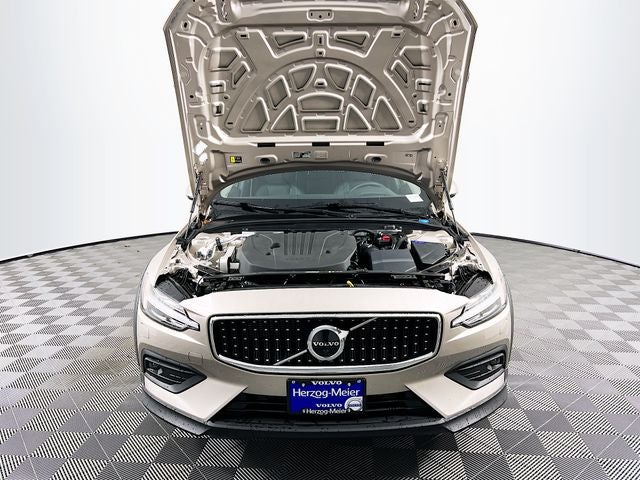 2026 Volvo V60 Cross Country B5 Ultra