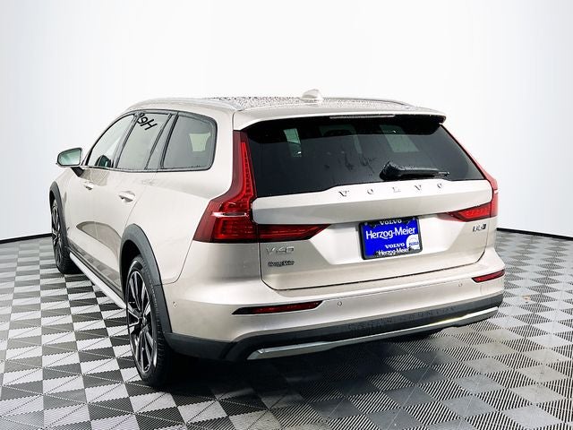 2026 Volvo V60 Cross Country B5 Ultra