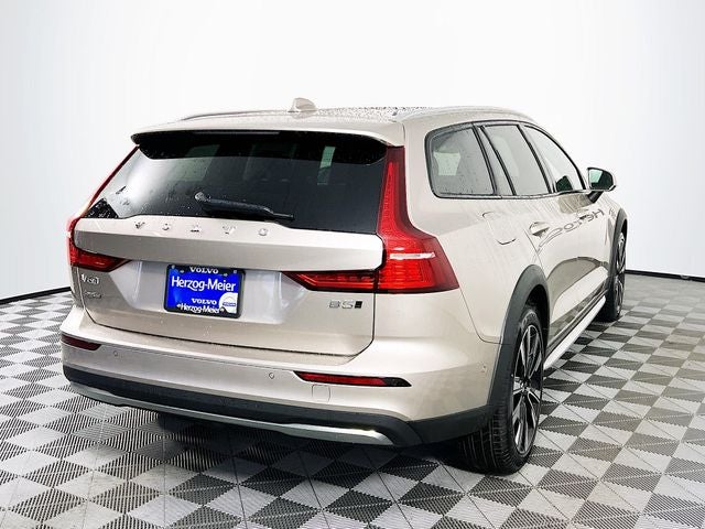 2026 Volvo V60 Cross Country B5 Ultra