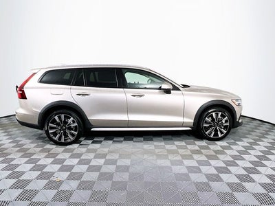 2026 Volvo V60 Cross Country B5 Ultra