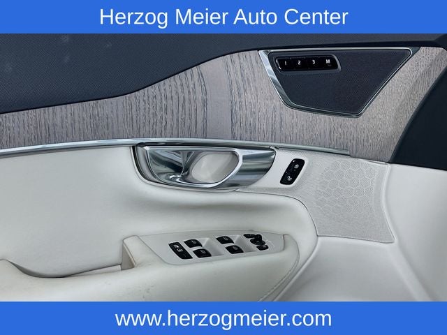 2025 Volvo XC90 B5 Plus