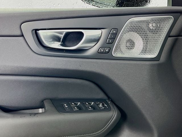 2026 Volvo XC60 B5 Ultra Black Edition