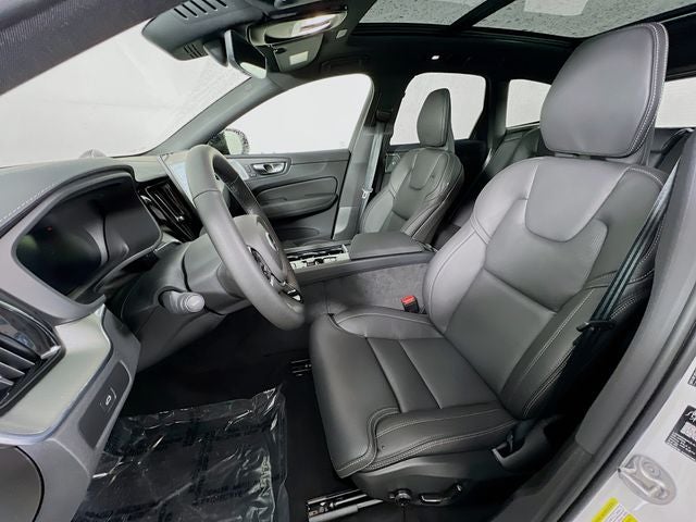 2026 Volvo XC60 B5 Ultra Black Edition