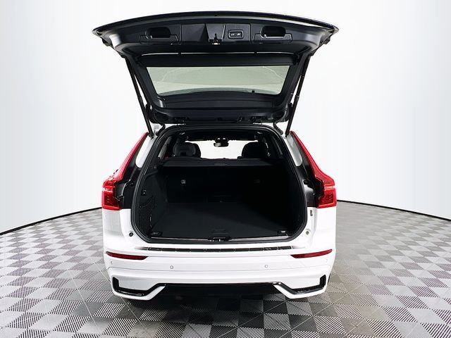 2026 Volvo XC60 B5 Ultra Black Edition