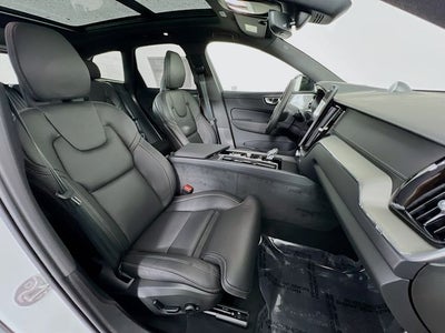 2026 Volvo XC60 B5 Ultra Black Edition