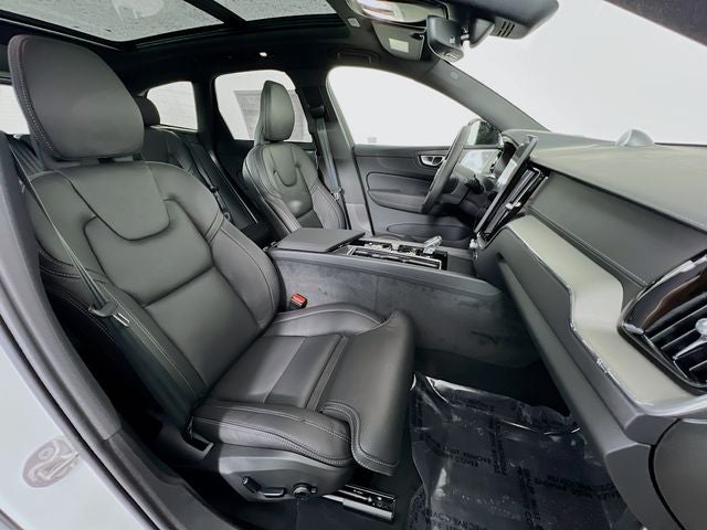 2026 Volvo XC60 B5 Ultra Black Edition