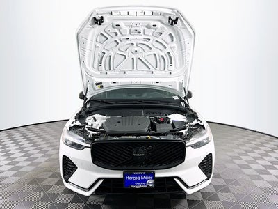 2026 Volvo XC60 B5 Ultra Black Edition