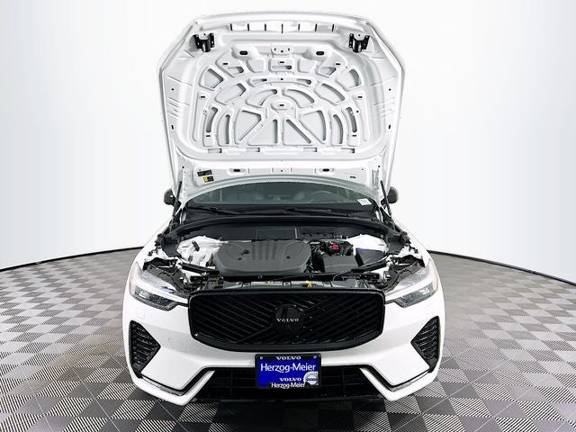 2026 Volvo XC60 B5 Ultra Black Edition