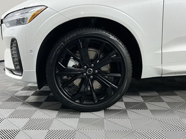 2026 Volvo XC60 B5 Ultra Black Edition