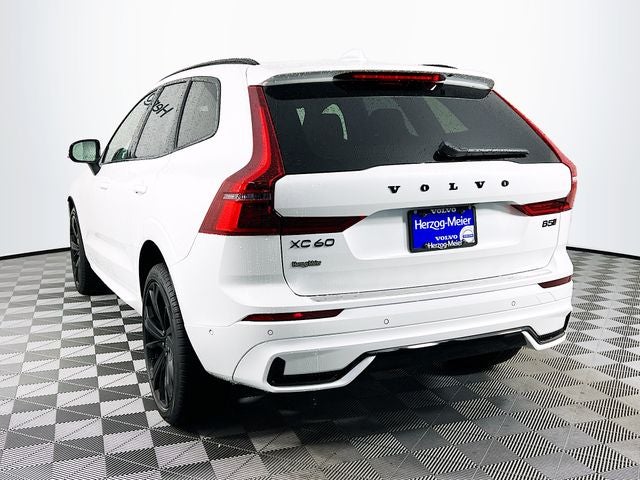 2026 Volvo XC60 B5 Ultra Black Edition