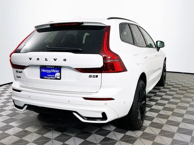 2026 Volvo XC60 B5 Ultra Black Edition