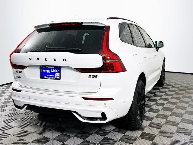 2026 Volvo XC60 B5 Ultra Black Edition